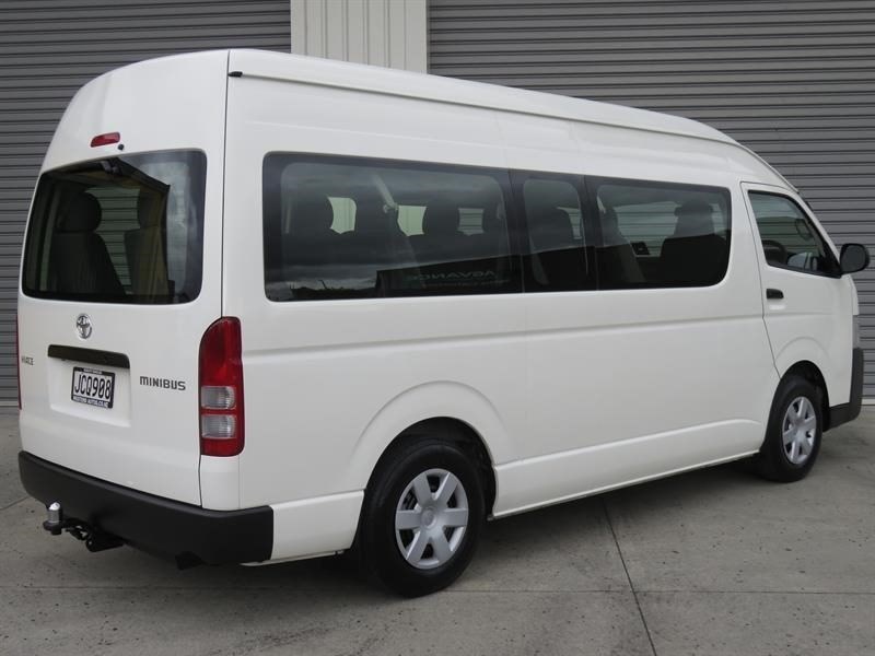 Van 12 Seater Minibus – AM Hire