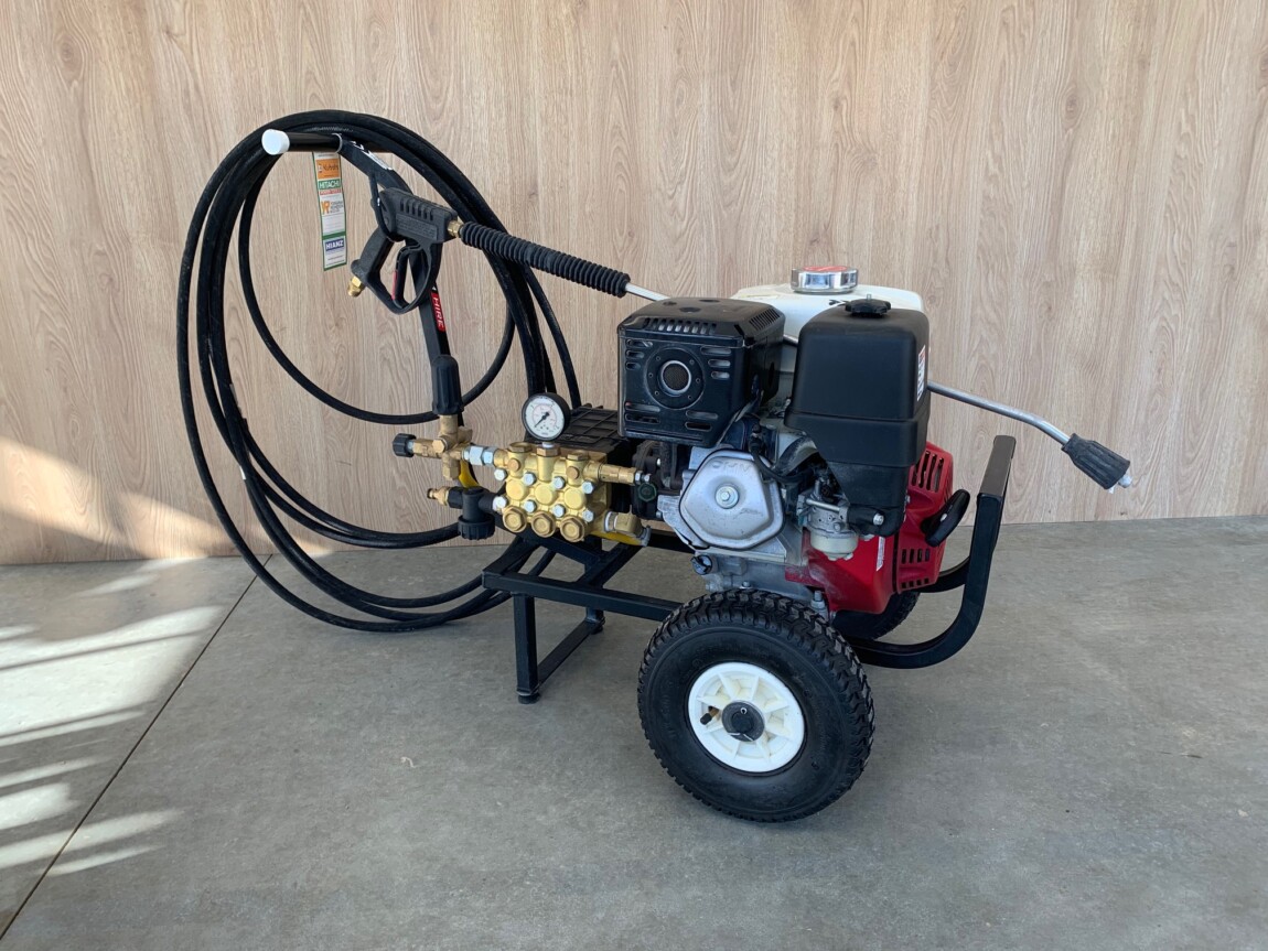 Water Blaster Commercial 3000 psi 21 L/min AM HIRE